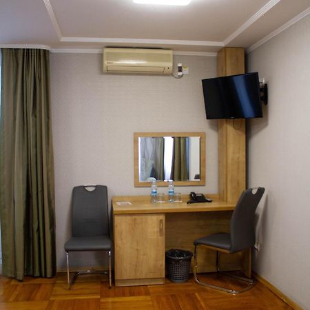 Hotel Tourist Rivne Bagian luar foto