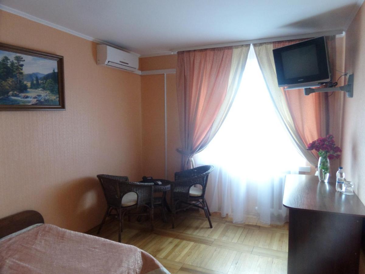 Hotel Tourist Rivne Bagian luar foto