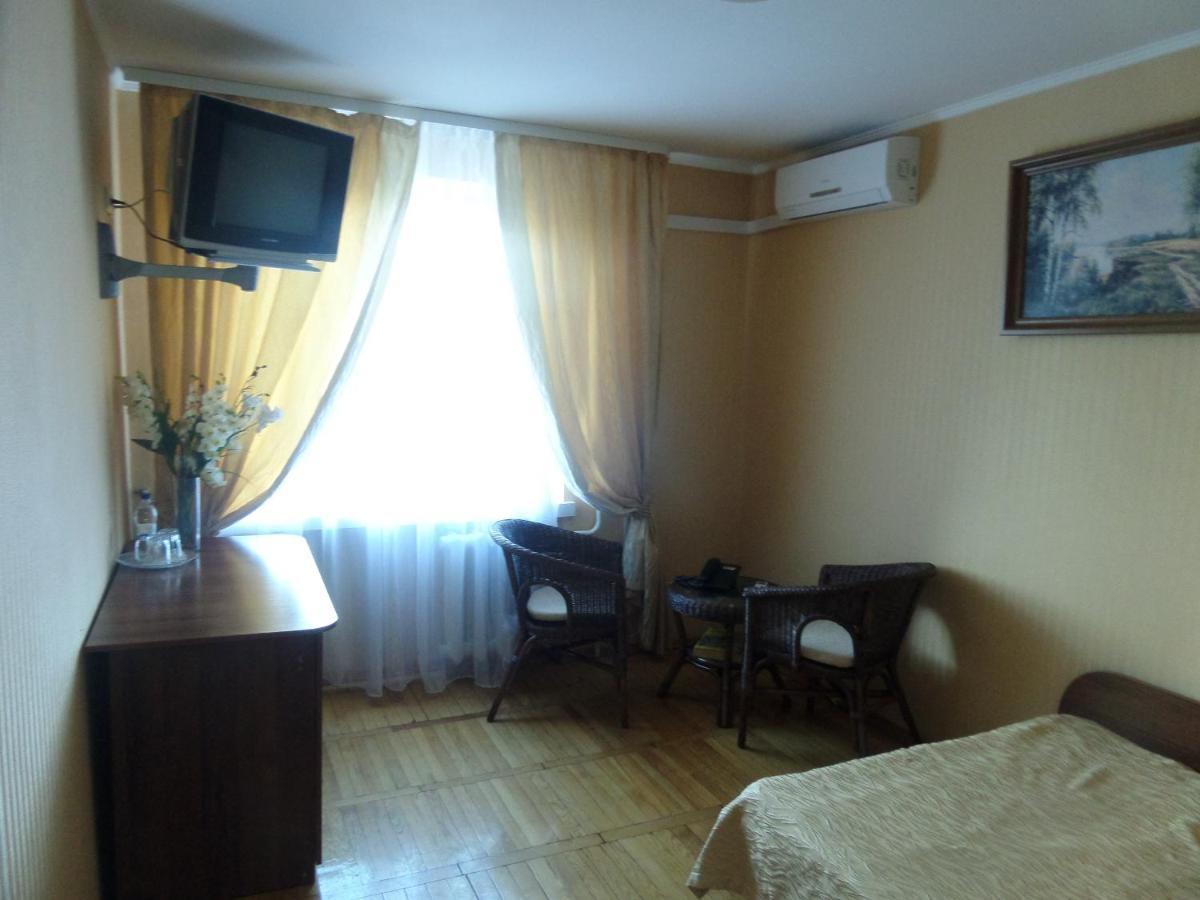 Hotel Tourist Rivne Bagian luar foto