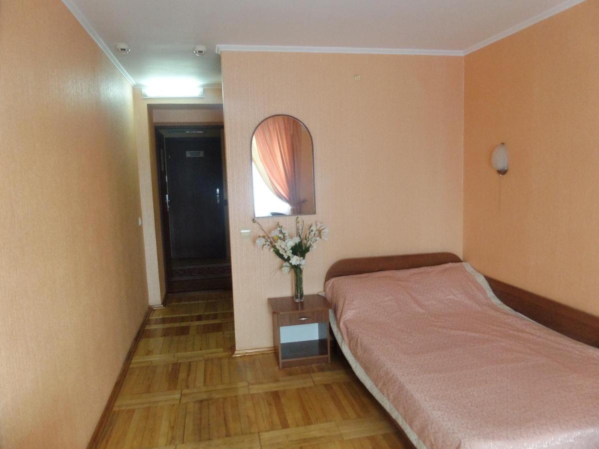 Hotel Tourist Rivne Bagian luar foto