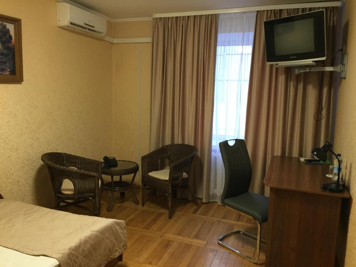 Hotel Tourist Rivne Bagian luar foto