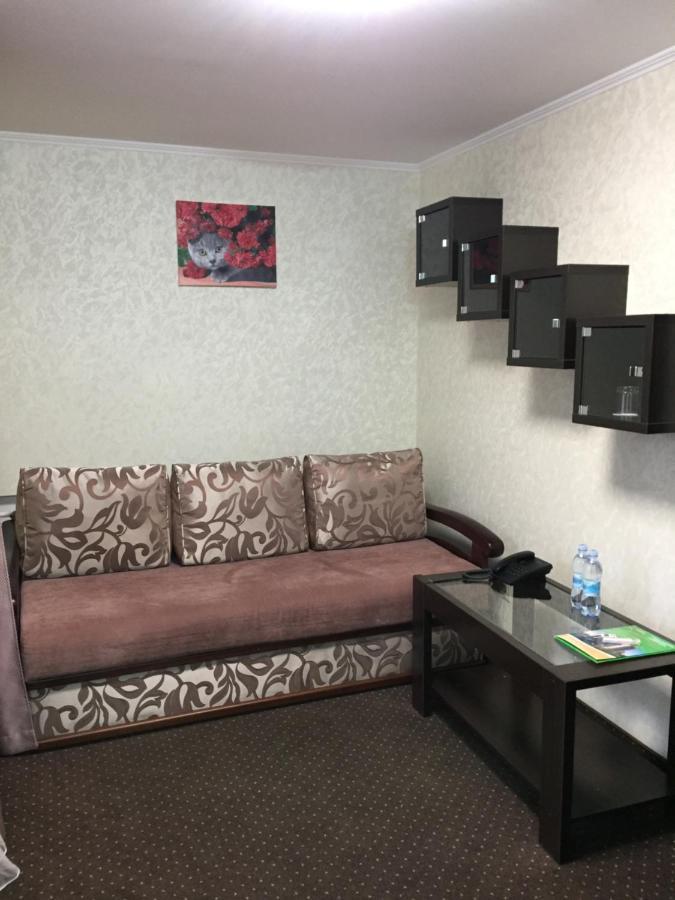 Hotel Tourist Rivne Bagian luar foto