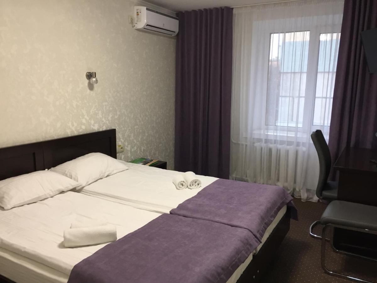 Hotel Tourist Rivne Bagian luar foto