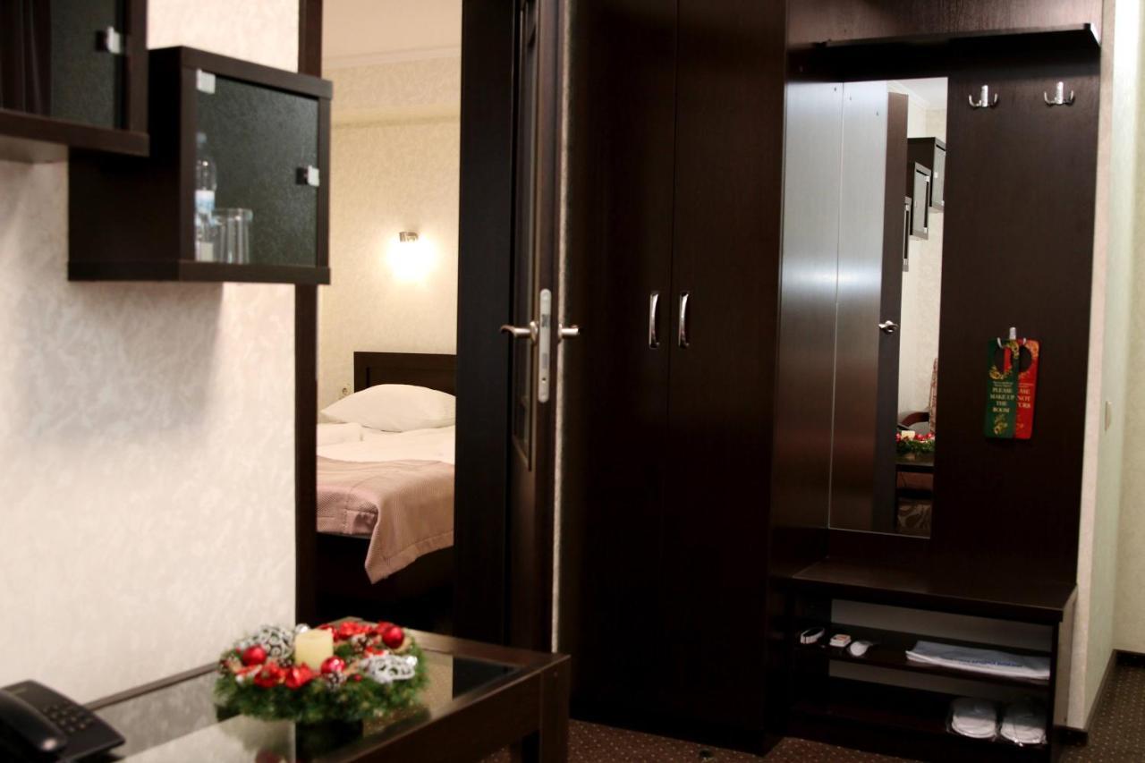 Hotel Tourist Rivne Bagian luar foto