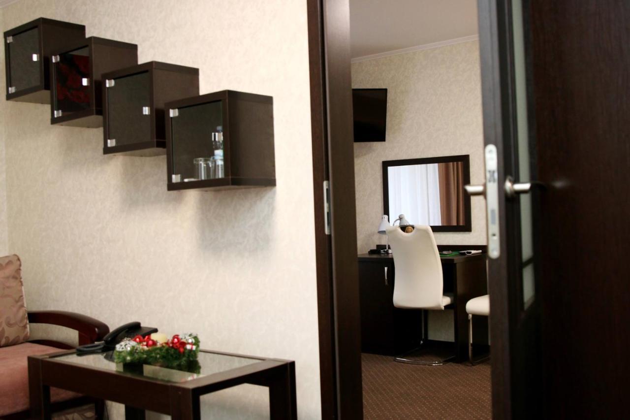 Hotel Tourist Rivne Bagian luar foto