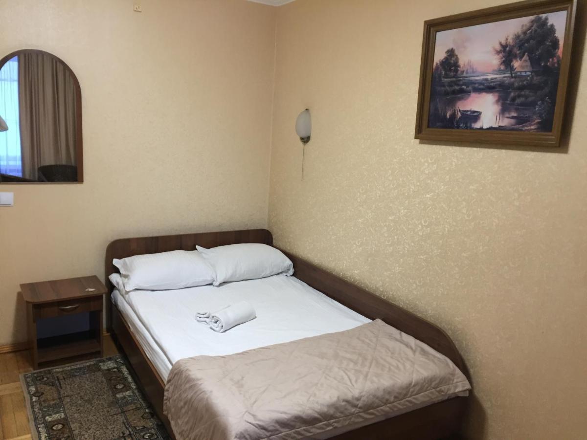 Hotel Tourist Rivne Bagian luar foto