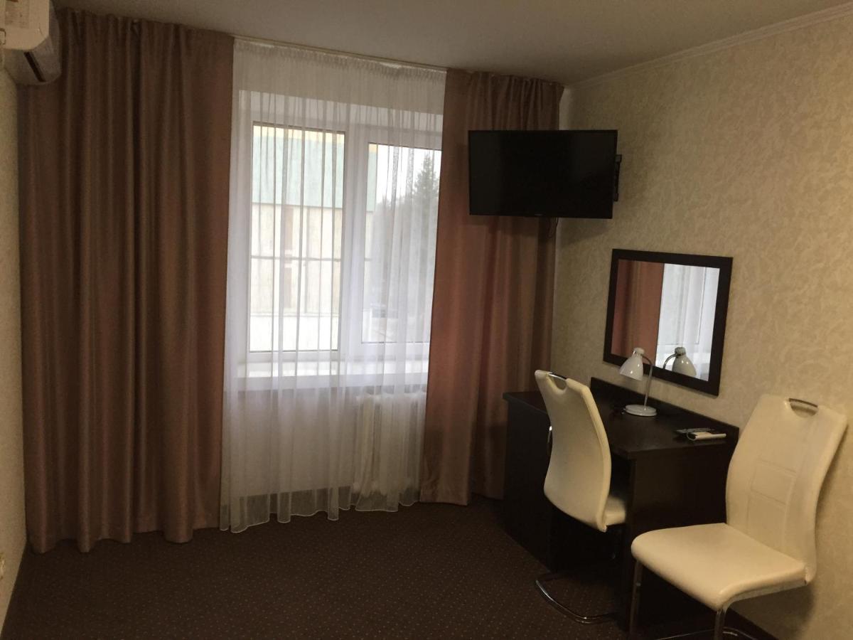 Hotel Tourist Rivne Bagian luar foto
