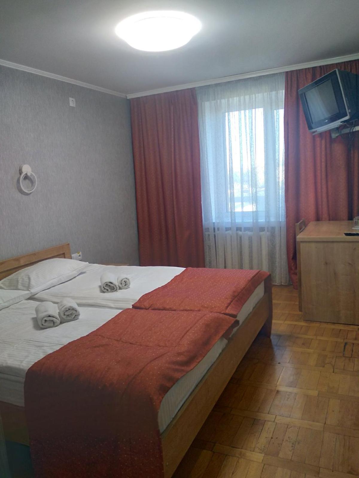 Hotel Tourist Rivne Bagian luar foto