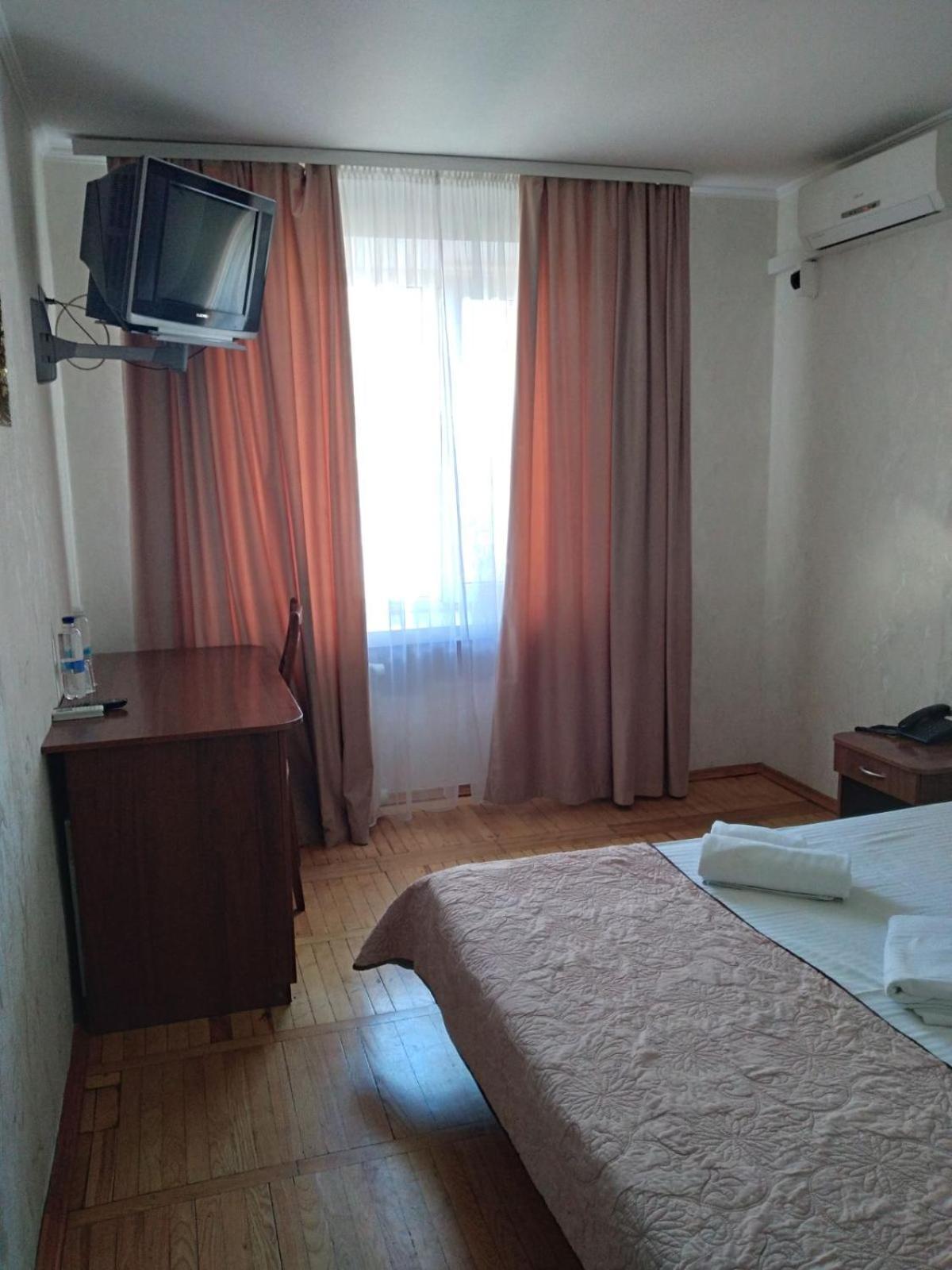 Hotel Tourist Rivne Bagian luar foto