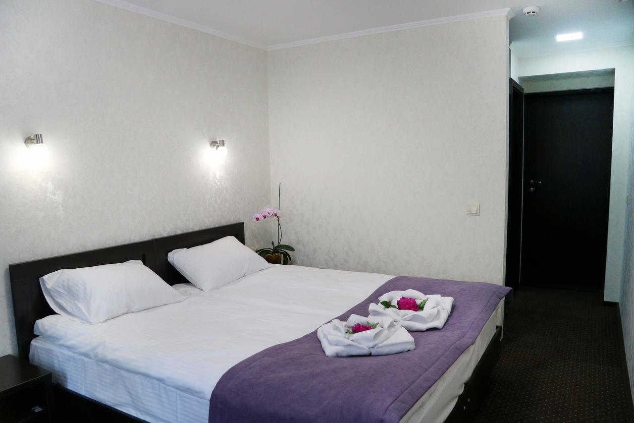 Hotel Tourist Rivne Bagian luar foto