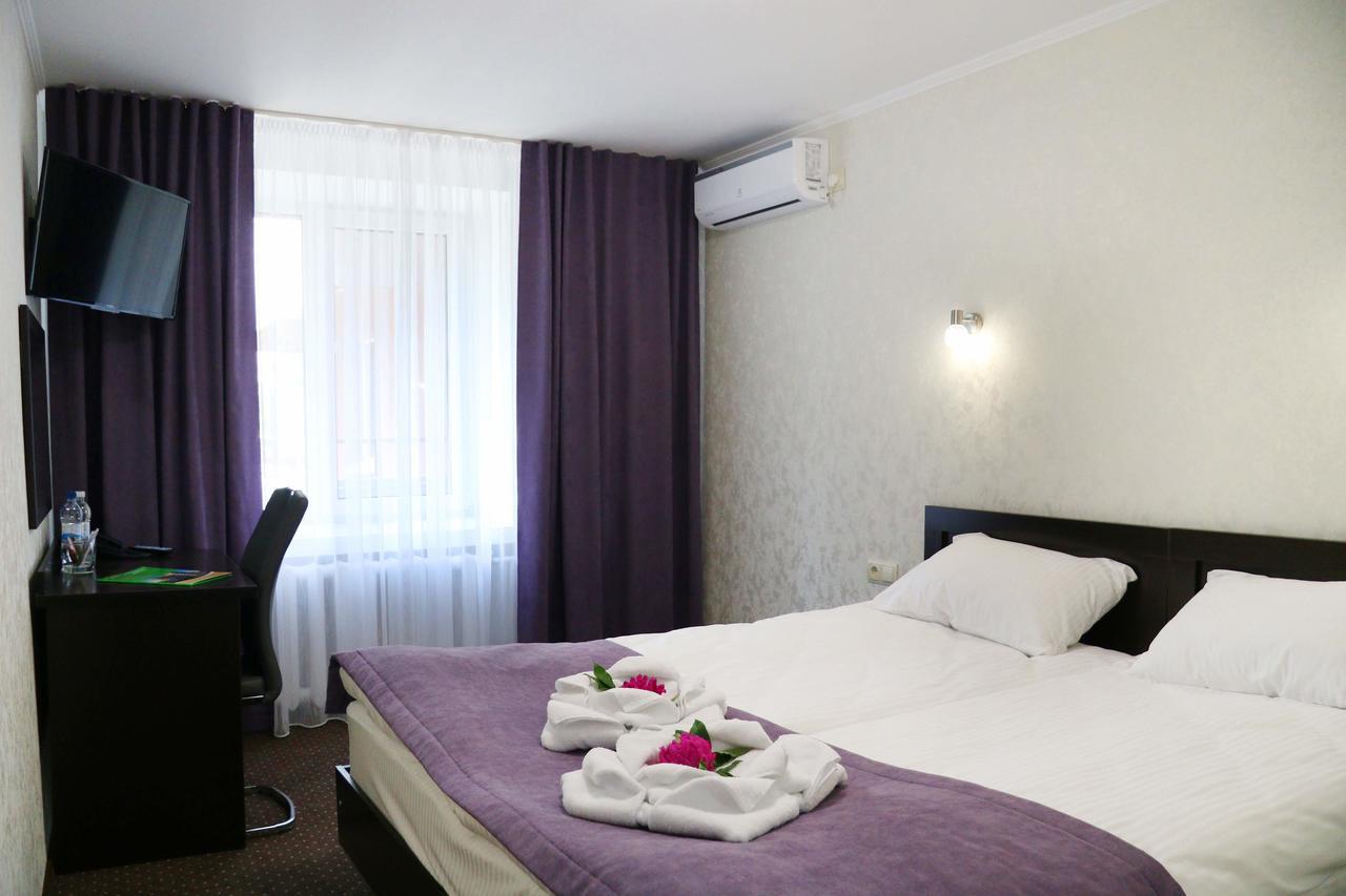 Hotel Tourist Rivne Bagian luar foto