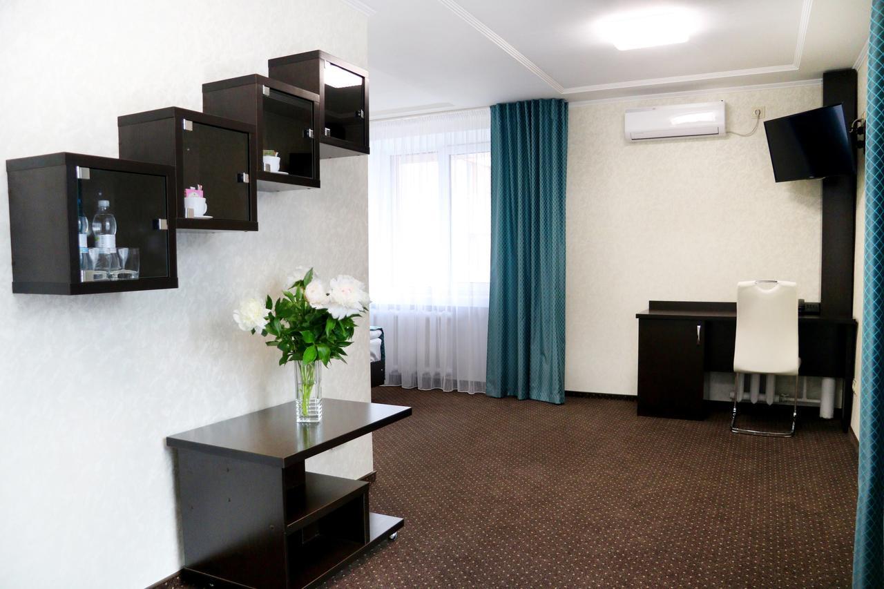 Hotel Tourist Rivne Bagian luar foto