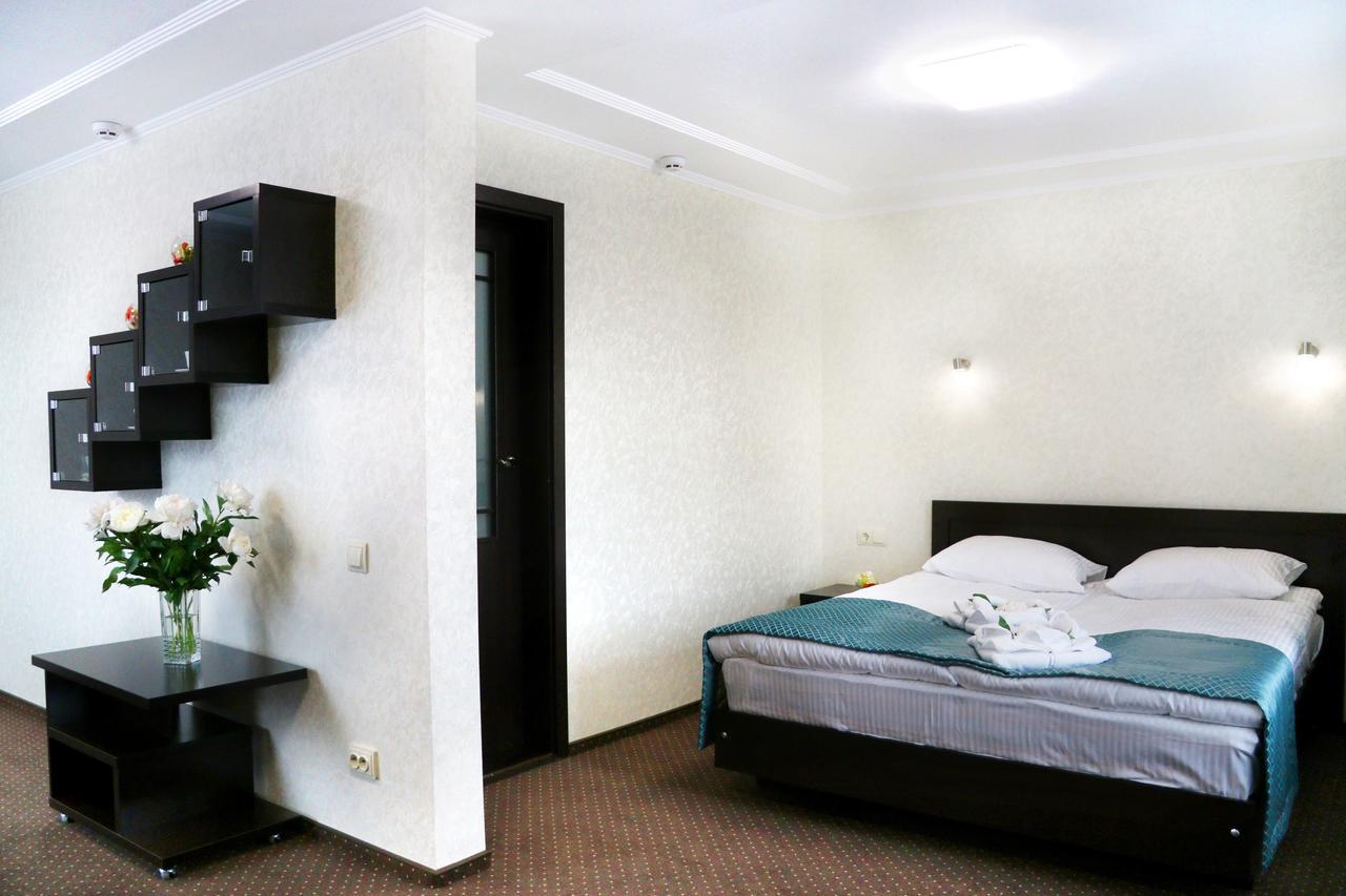 Hotel Tourist Rivne Bagian luar foto