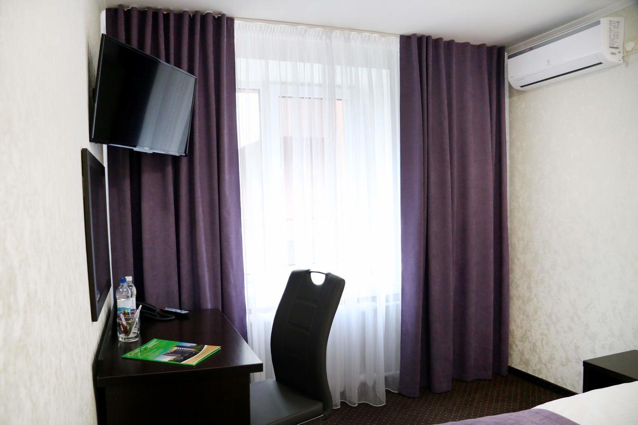 Hotel Tourist Rivne Bagian luar foto
