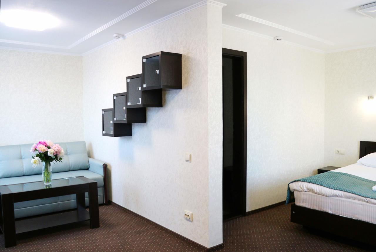 Hotel Tourist Rivne Bagian luar foto