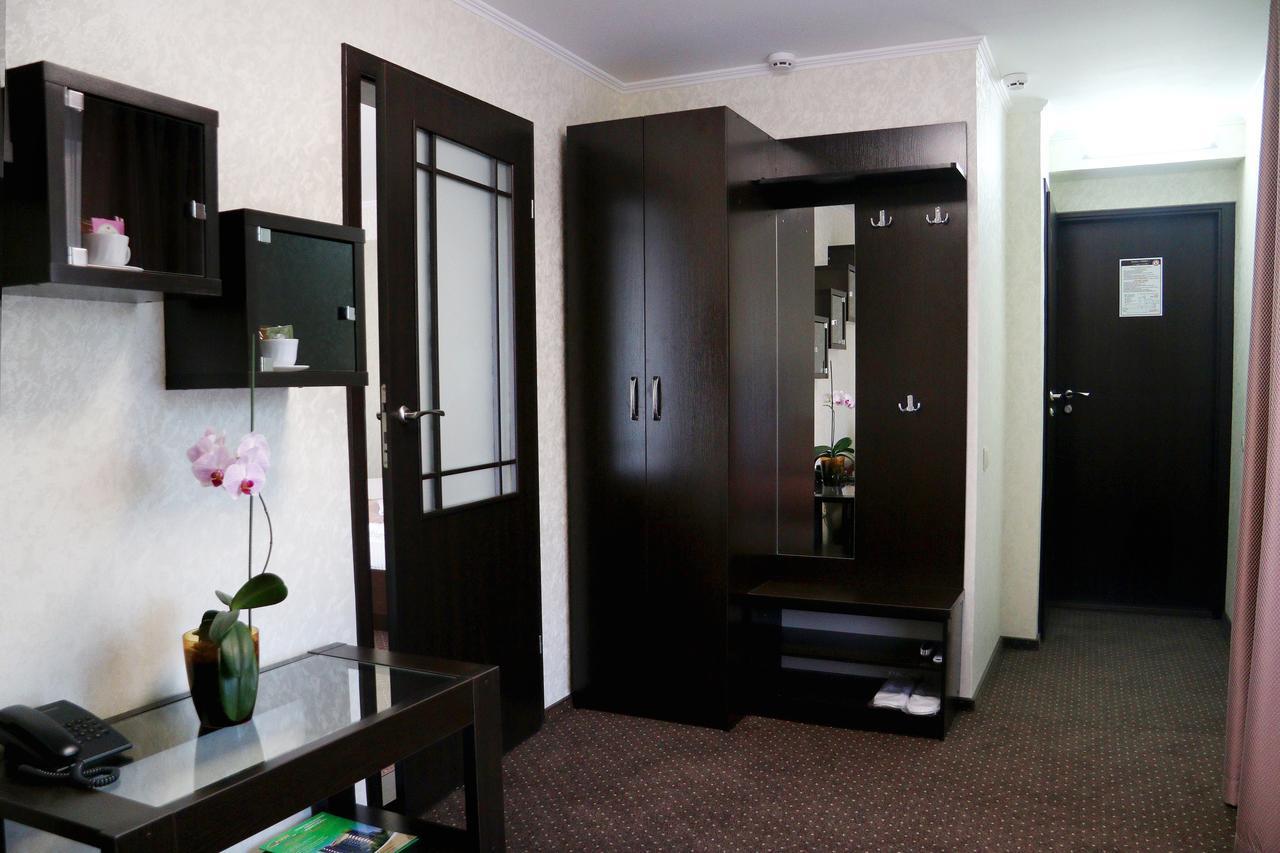 Hotel Tourist Rivne Bagian luar foto