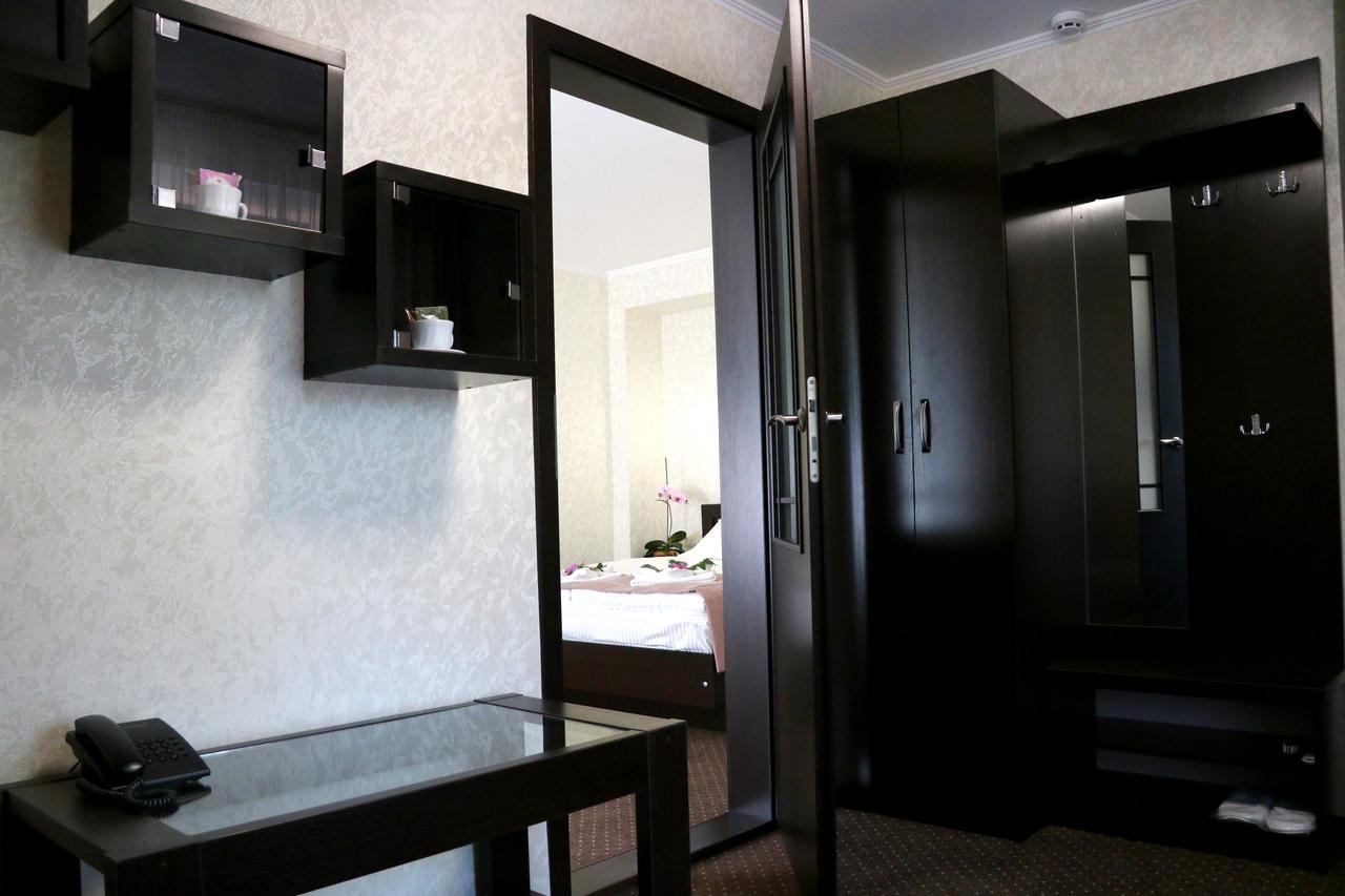 Hotel Tourist Rivne Bagian luar foto